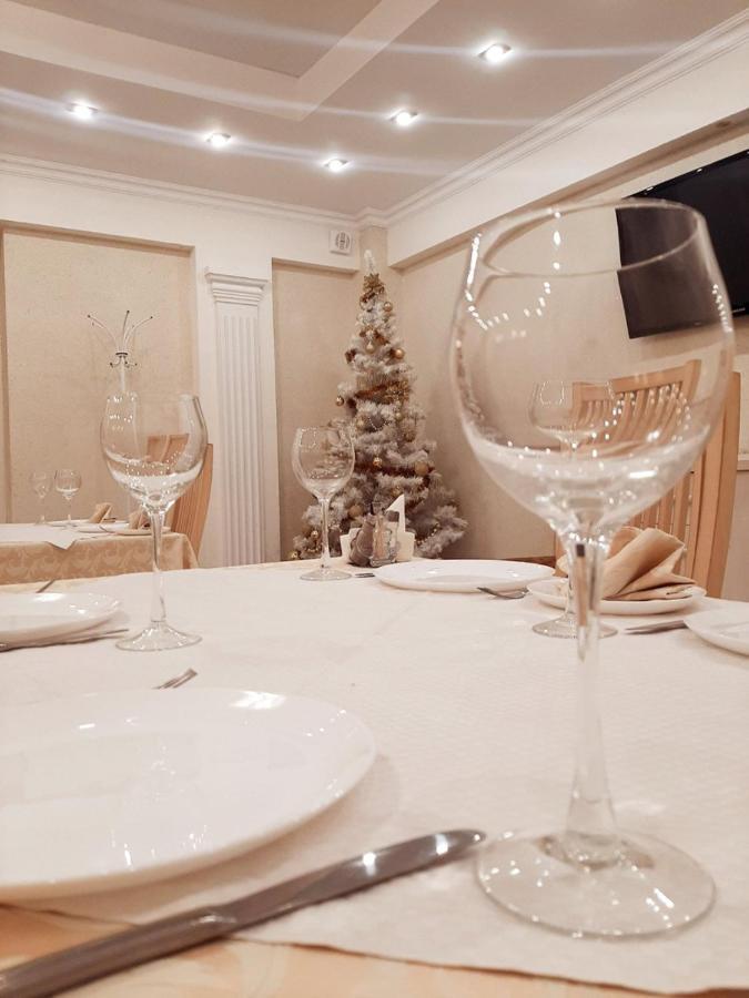 Hotel Vetraz Vitebsk Ngoại thất bức ảnh